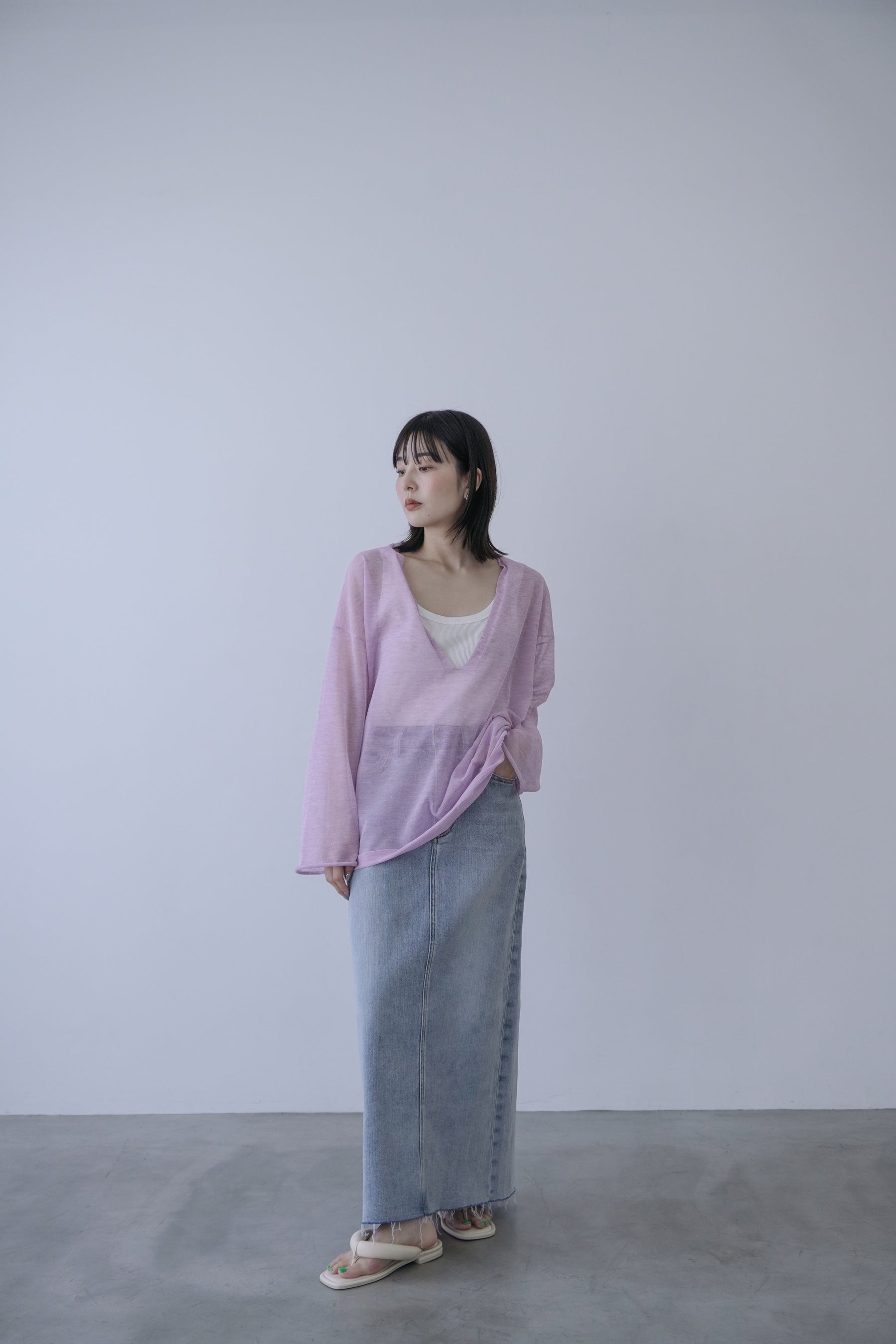 シアーVネックプルオーバーニット